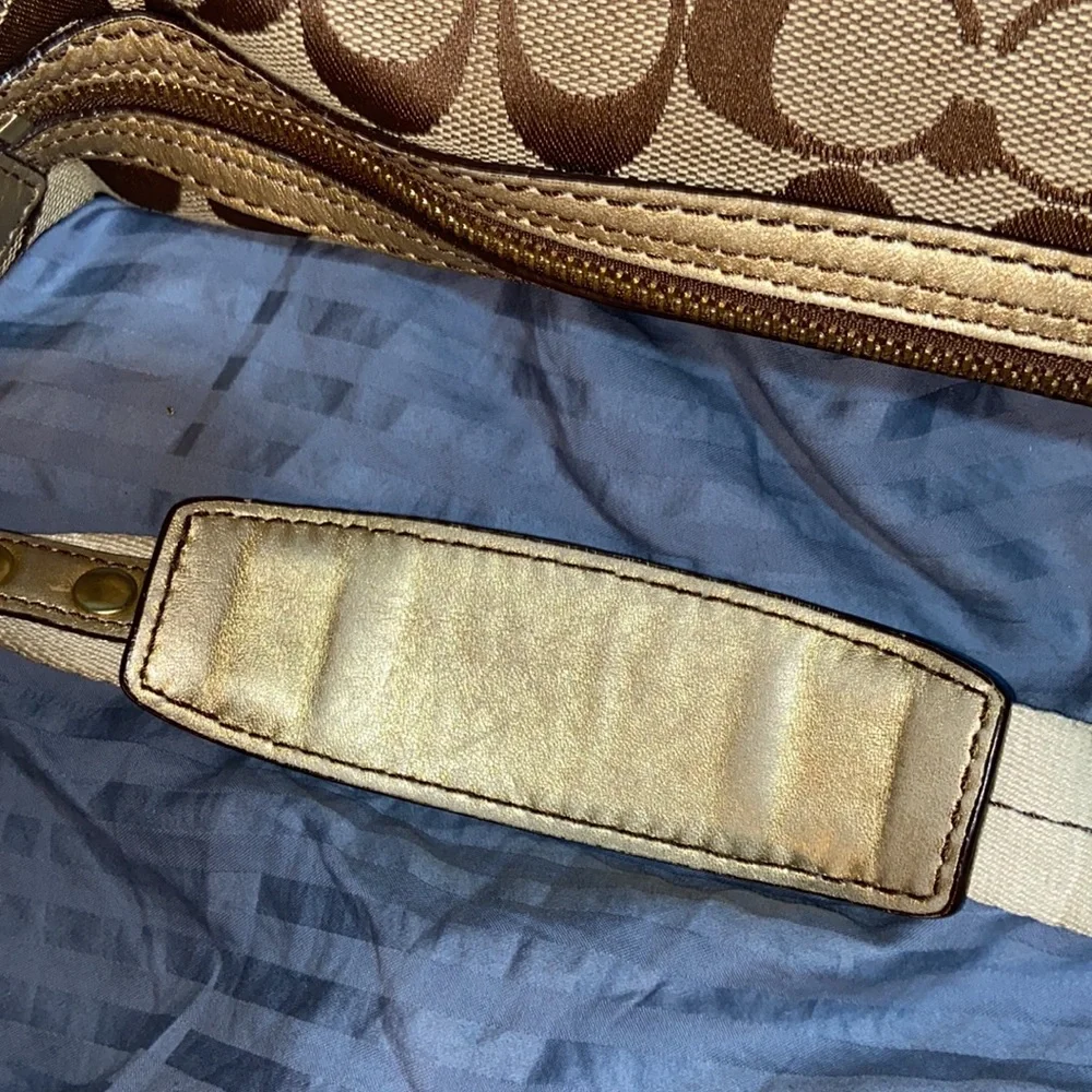 EUC Coach Hampton Signature monogram Canvas shoulder Bag 8631